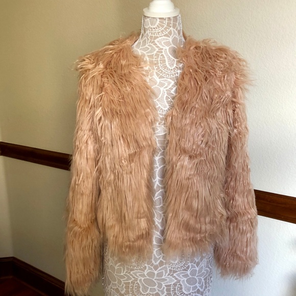 HOST PICK! Faux Fur Shaggy Crop Jacket Coat Size M - Picture 3 of 3
